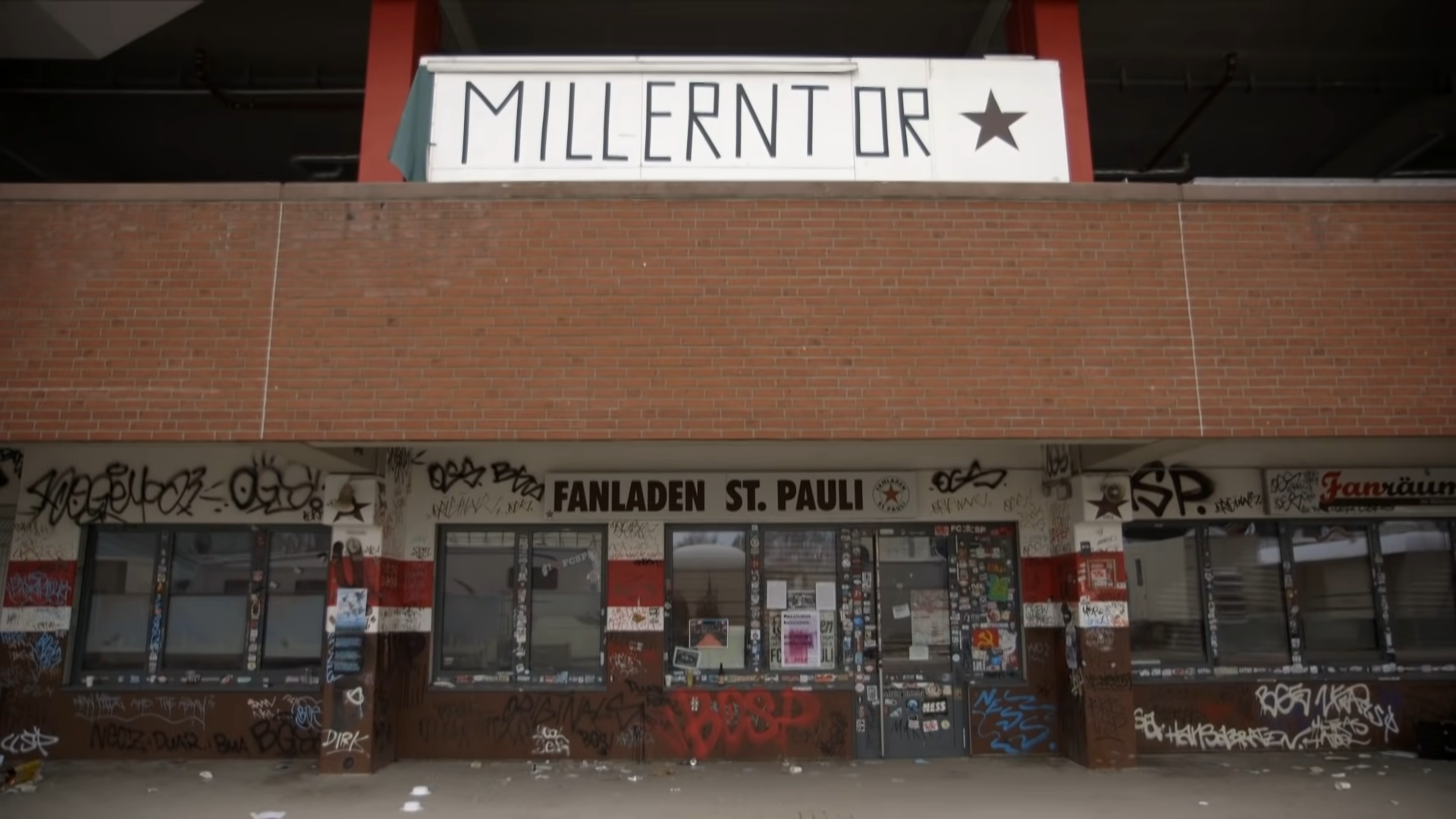 Millerntor-Stadion, St. Pauli (fonte: canale YouTube "Copa90 Stories")